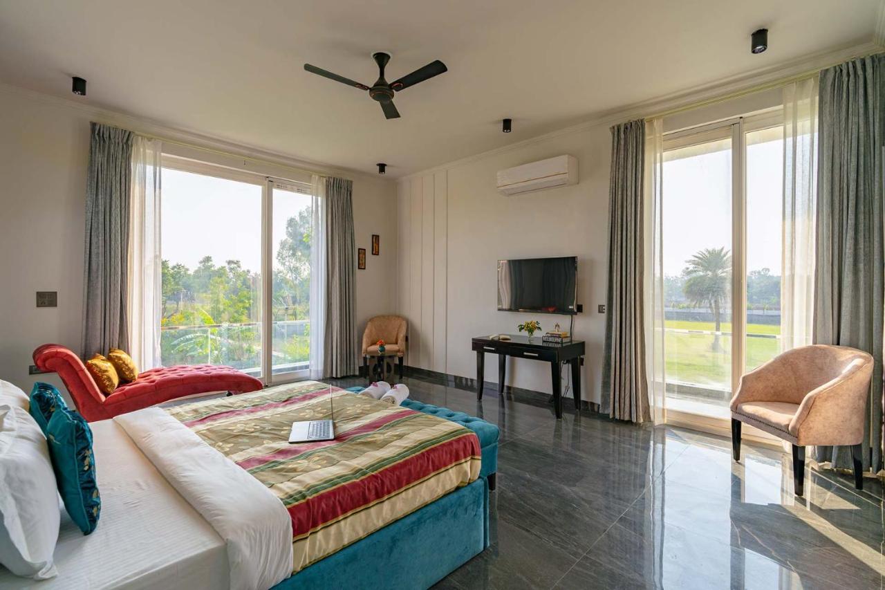 Stayvista At Le Blanc Escape W Outdoor Pool Sohna Zewnętrze zdjęcie